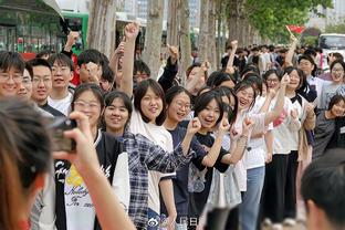 太背了！劳塔罗本场失点&疑似伤退，下场后在替补席用毛巾盖住脸